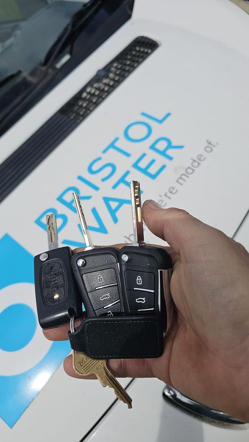Peugeot Expert flip key (spare key) by Lock City in Bishopsworth