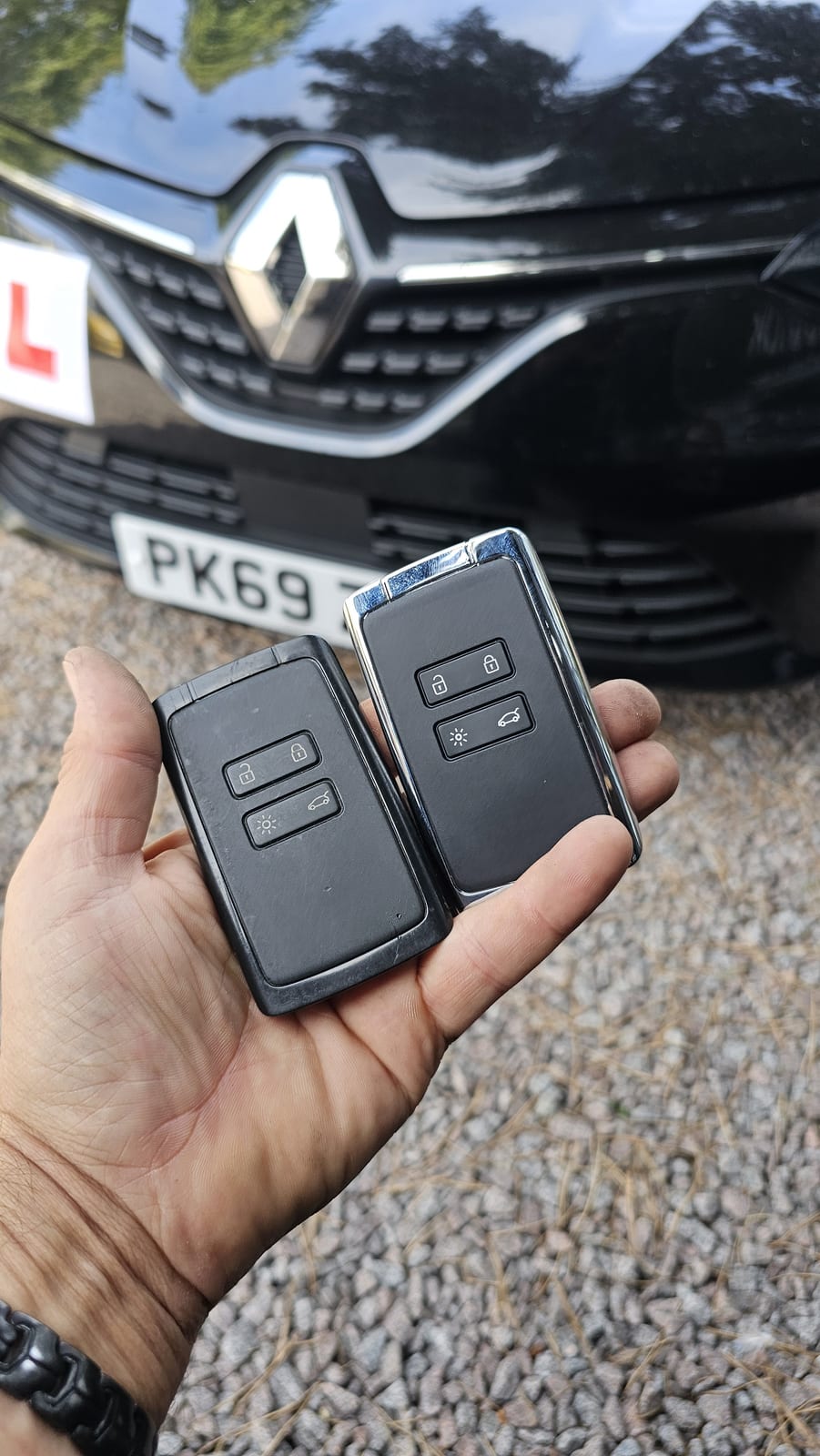 Renault Clio flip key replaced by a Lock City locksmith in Bristol