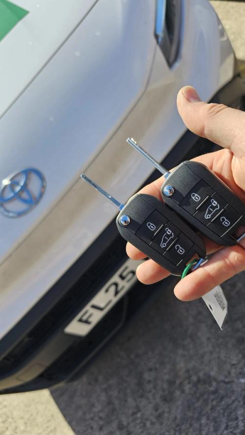 Toyota Proace flip key (spare key) by Lock City in Southville