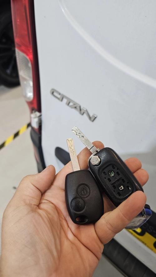 Mercedes Citan flip key replaced by a Lock City locksmith in Avonmouth and Lawrence Weston