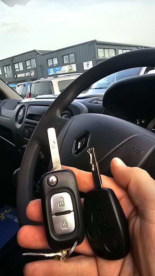 Renault Master flip key (spare key) by Lock City in Bathavon South