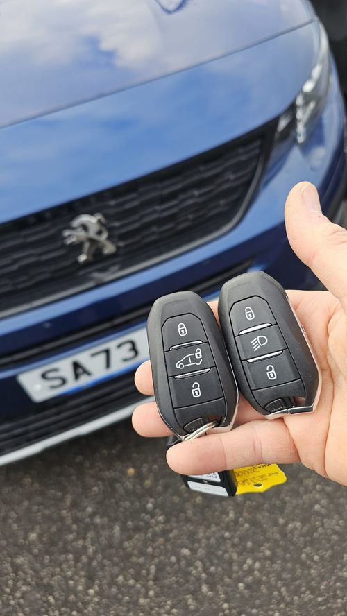 Renault Master flip key (spare key) by Lock City in Bathavon South