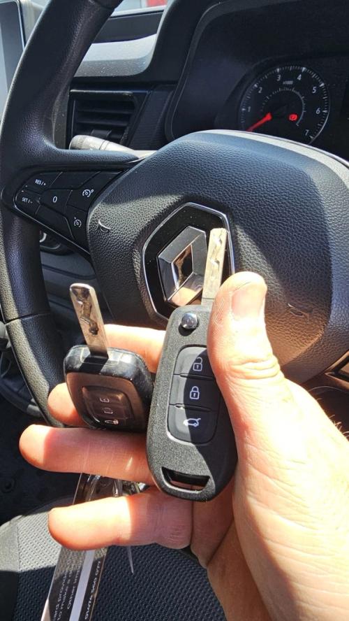 Renault Trafic flip key (spare key) by Lock City in Publow & Whitchurch