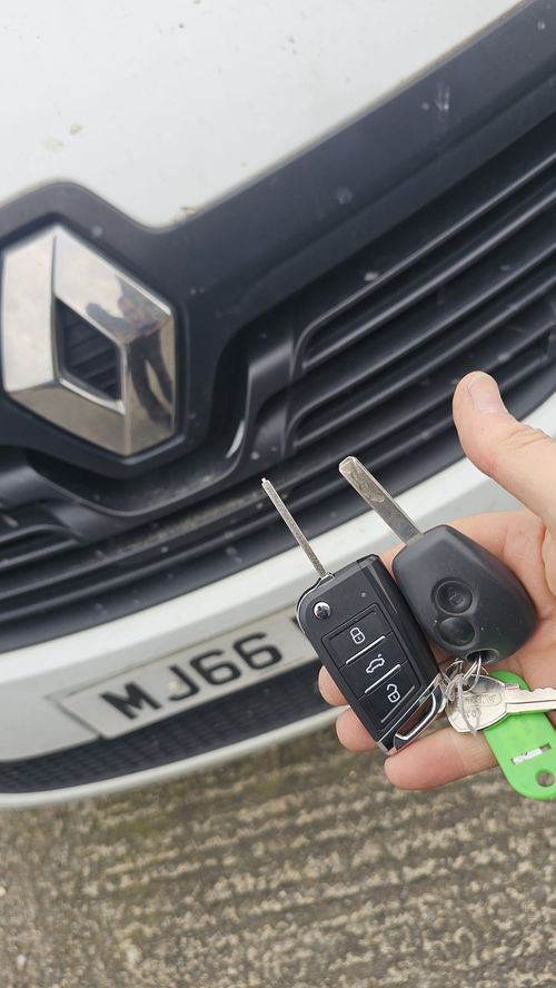 Renault Trafic flip key (spare key) by Lock City in Southville