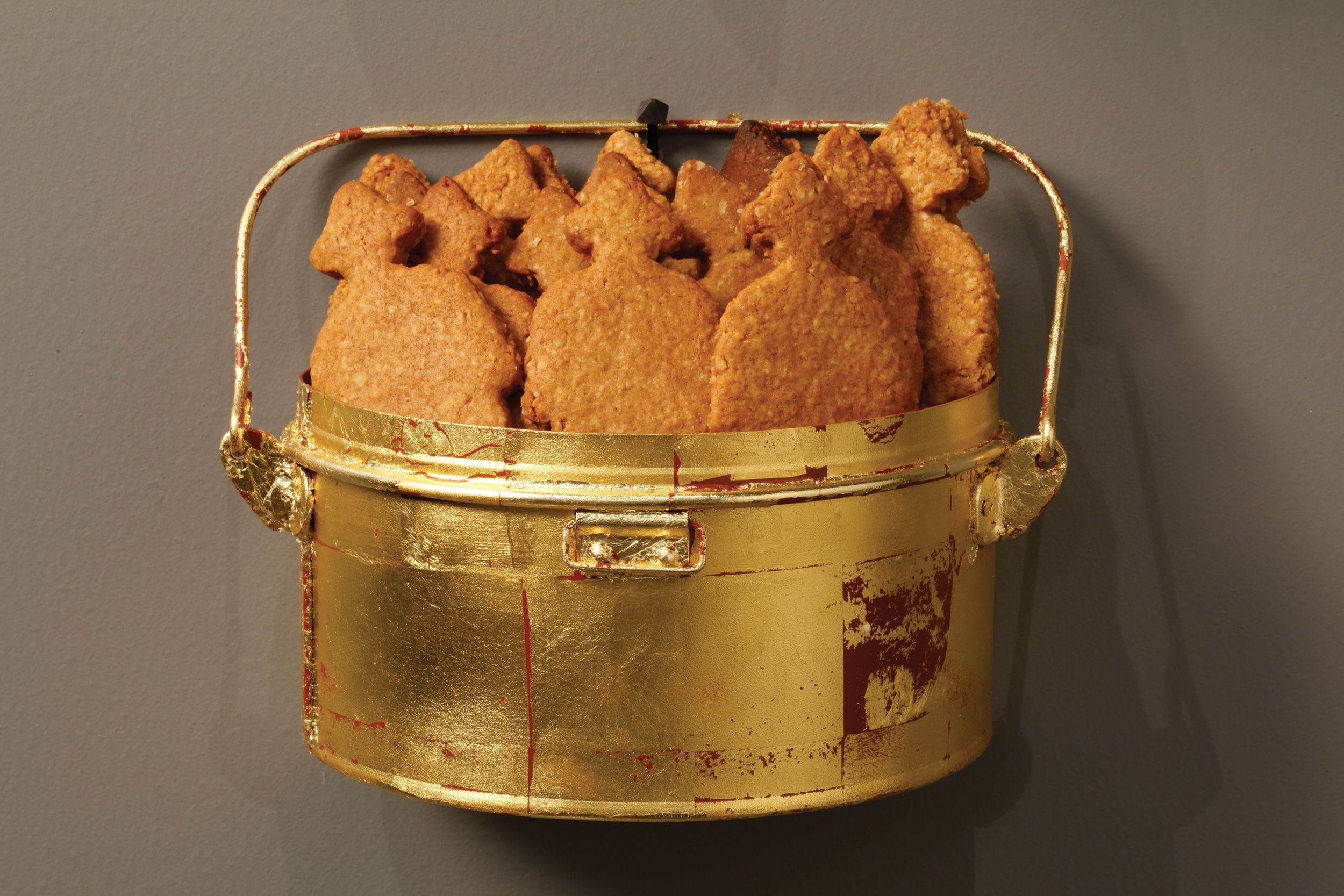 Serve: a new recipe for sacrifice - Serve (detail: gold leaf mess tin and soldier biscuits). Photo: Guy Robinson