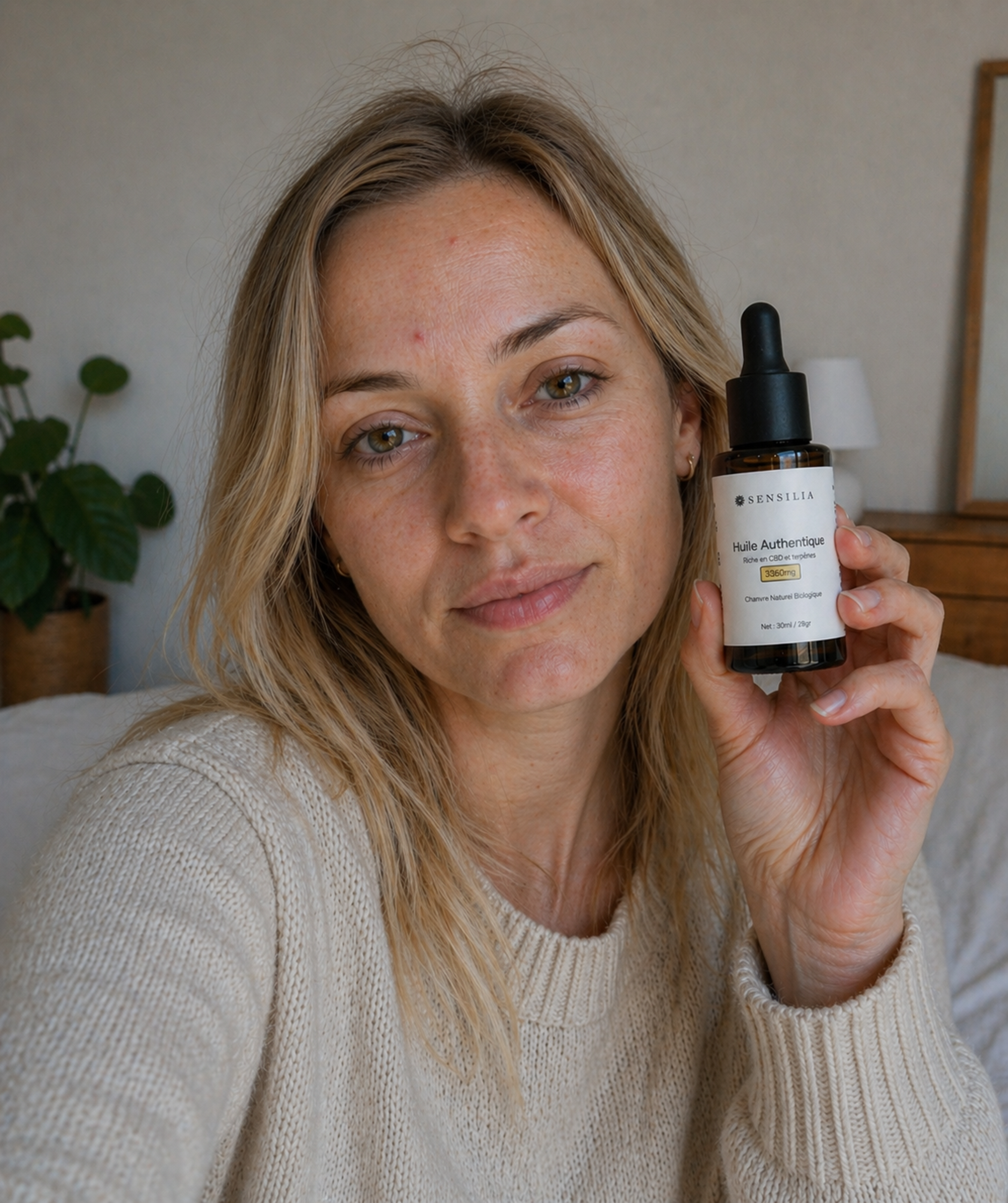 Une femme utilisant l'huile cbd sensilia pour mieux dormir