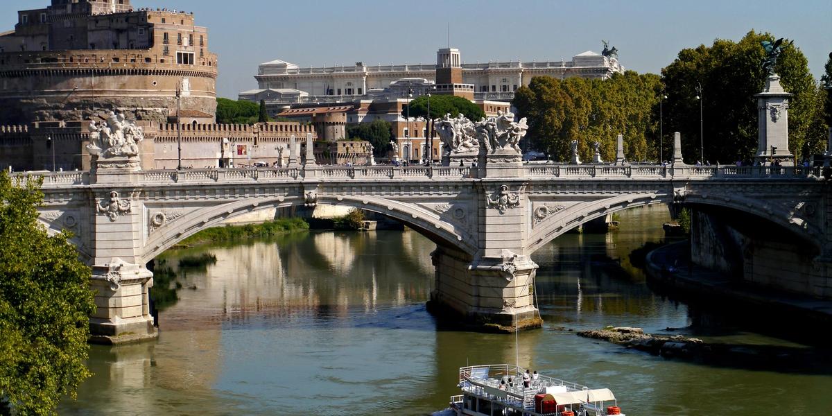 Rome: Hop-On Hop-Off Bus & Tiber River Boat Tour
