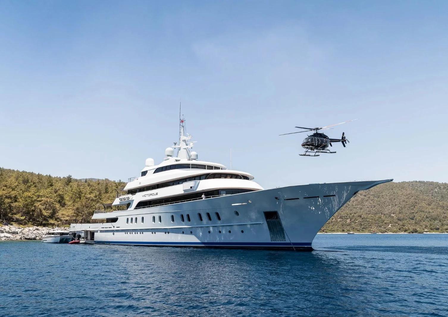 M/Y VICTORIOUS (3/4)