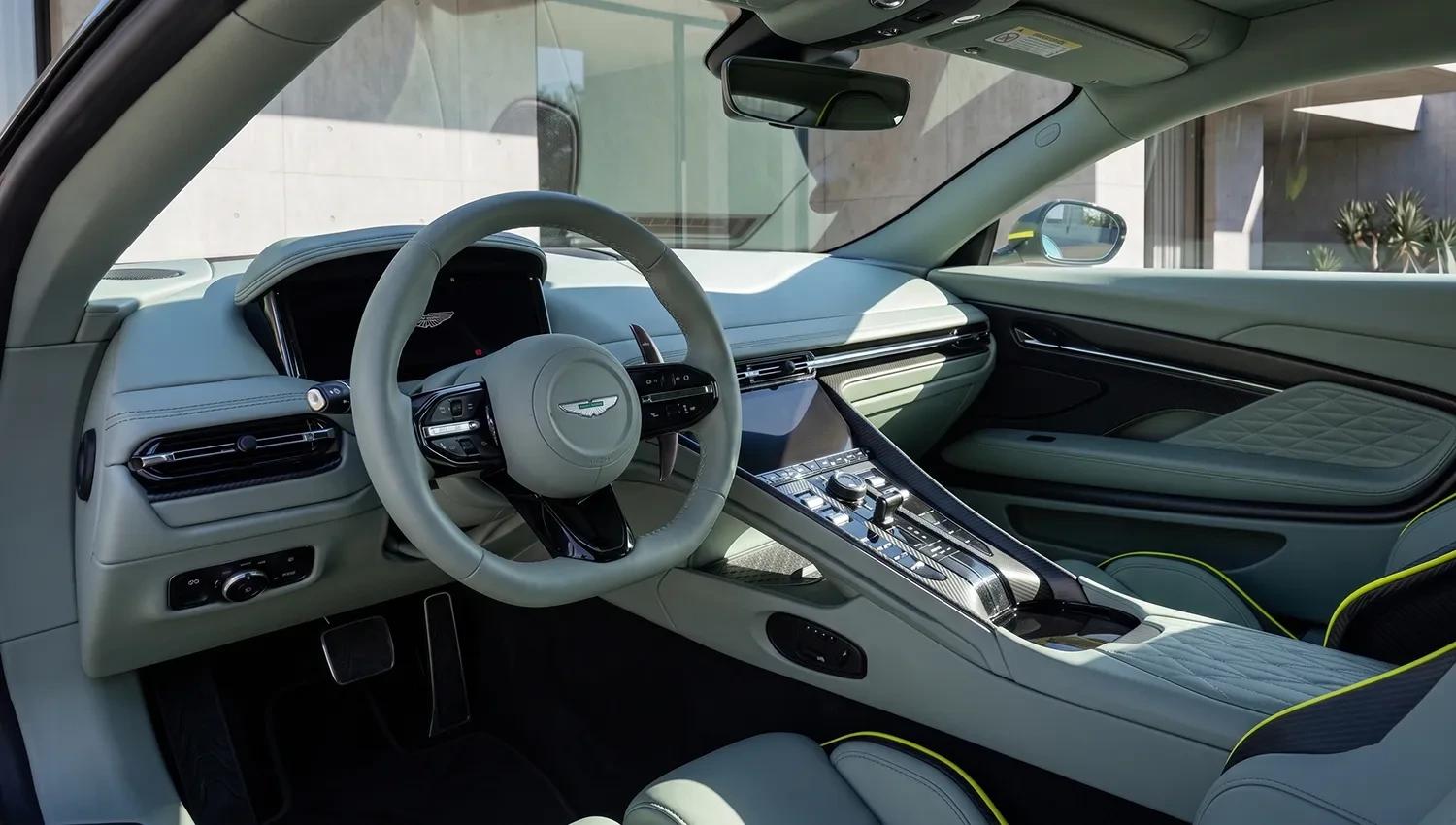 Aston Martin DB12 (4/5)