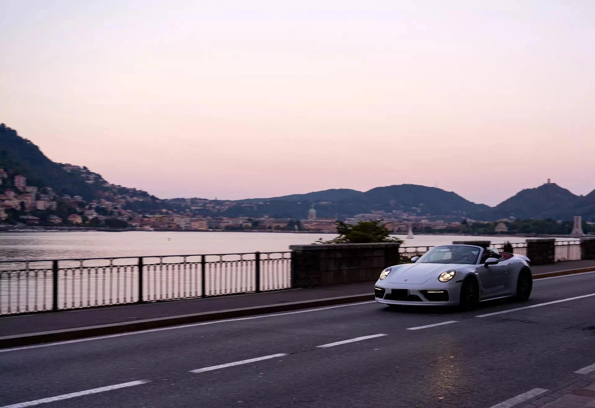 Porsche 911 Carrera 4S Cabriolet (2/4)