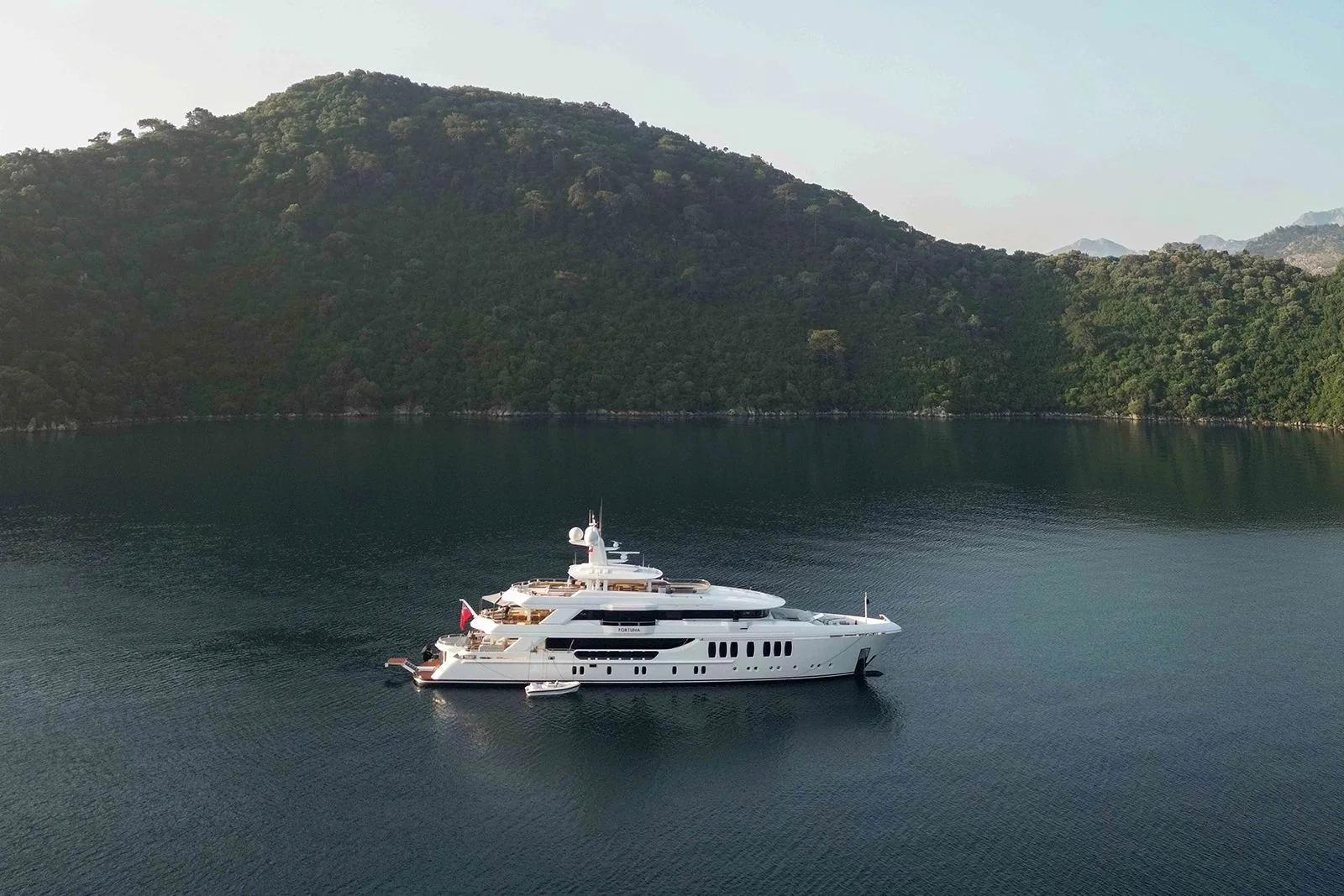 M/Y FORTUNA (3/4)