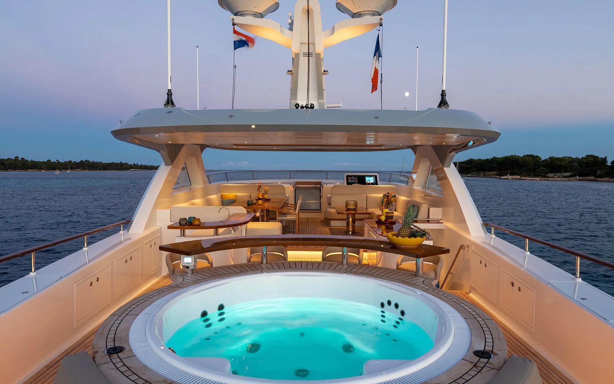 M/Y MANA I (3/4)