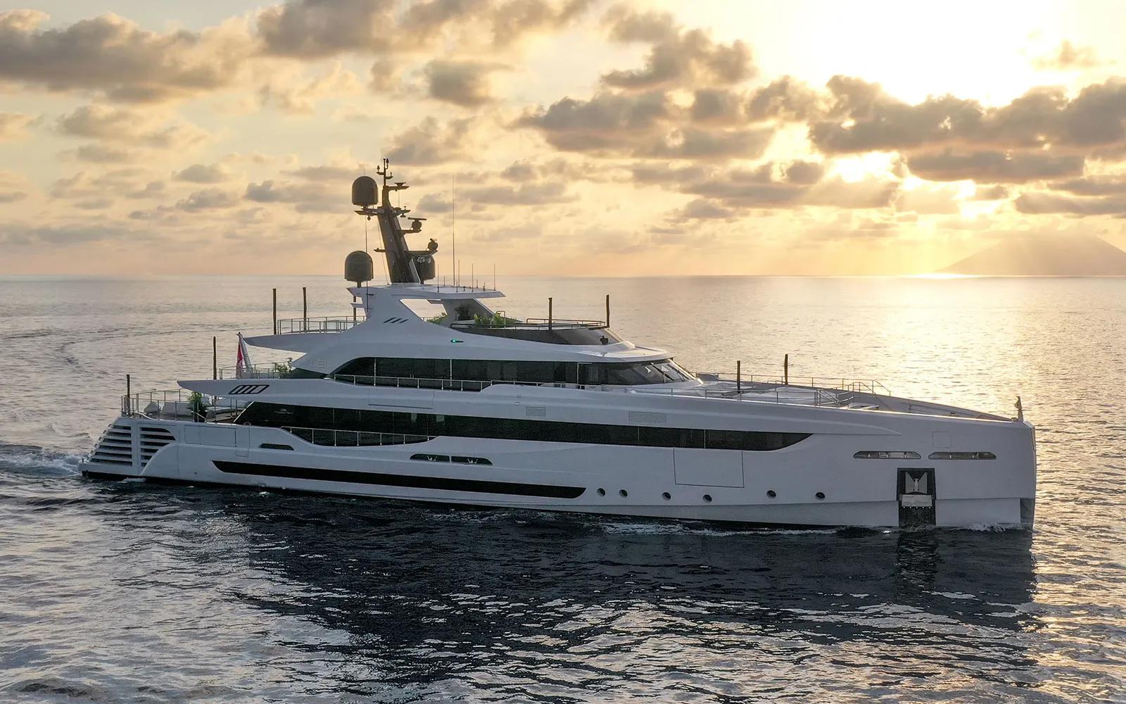 M/Y LEL (2/4)