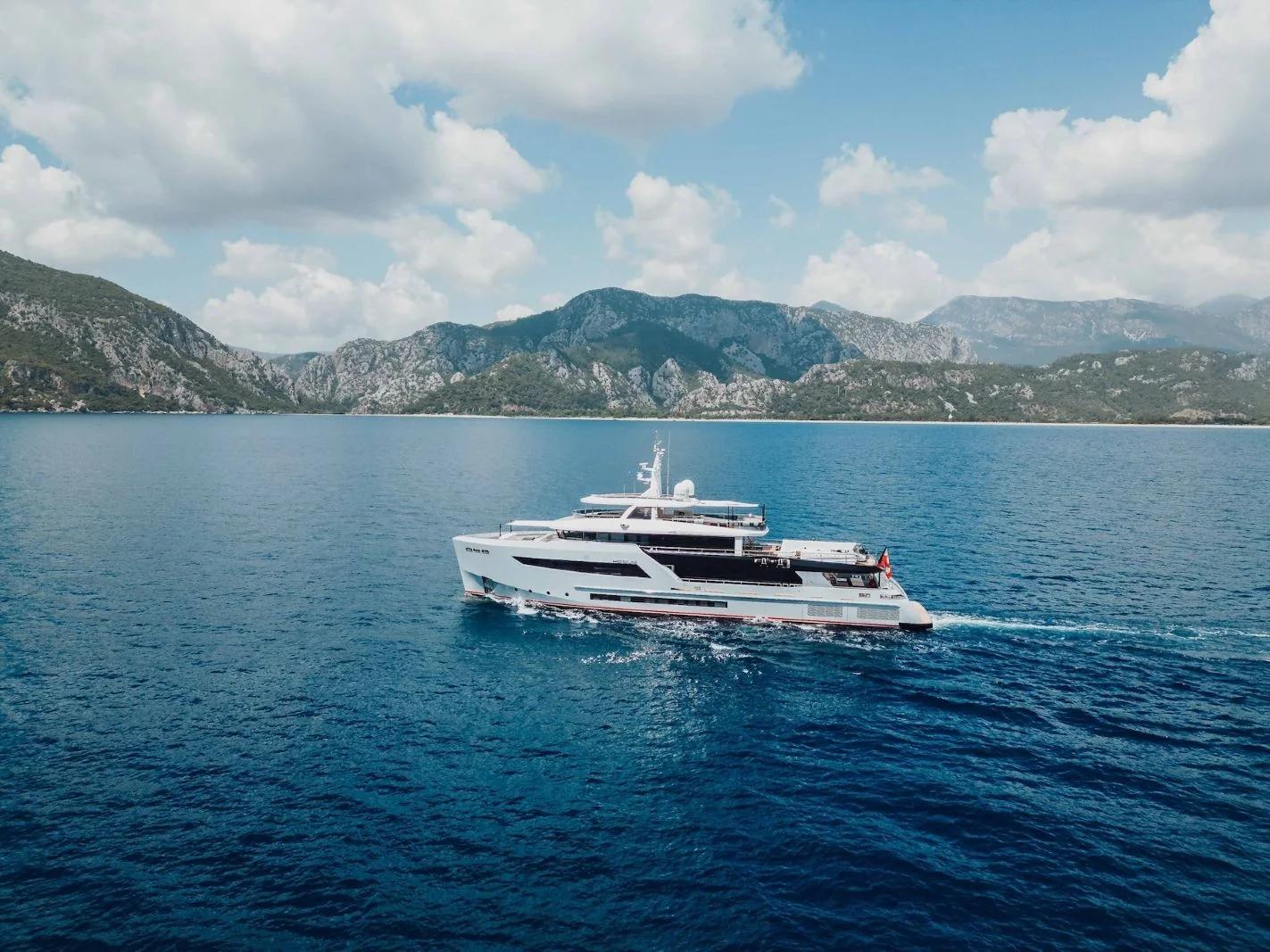 M/Y HEEUS (2/4)