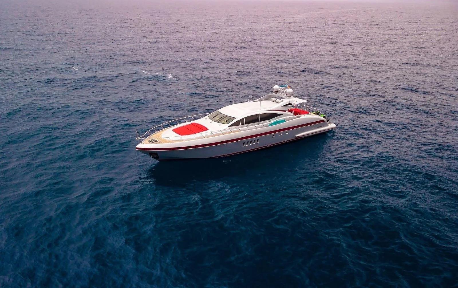 M/Y LA DIGUE (1/4)