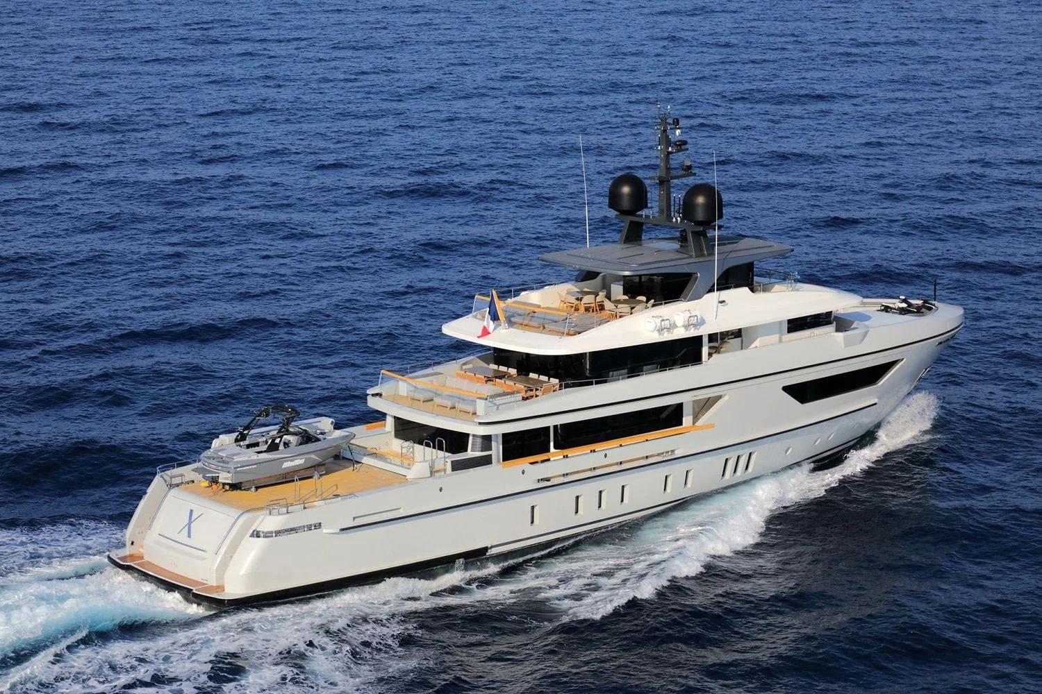 M/Y X (1/4)