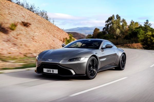Aston Martin Vantage V8