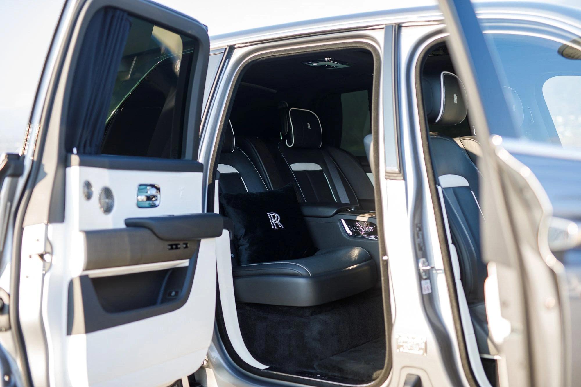 Rolls Royce Cullinan (9/12)