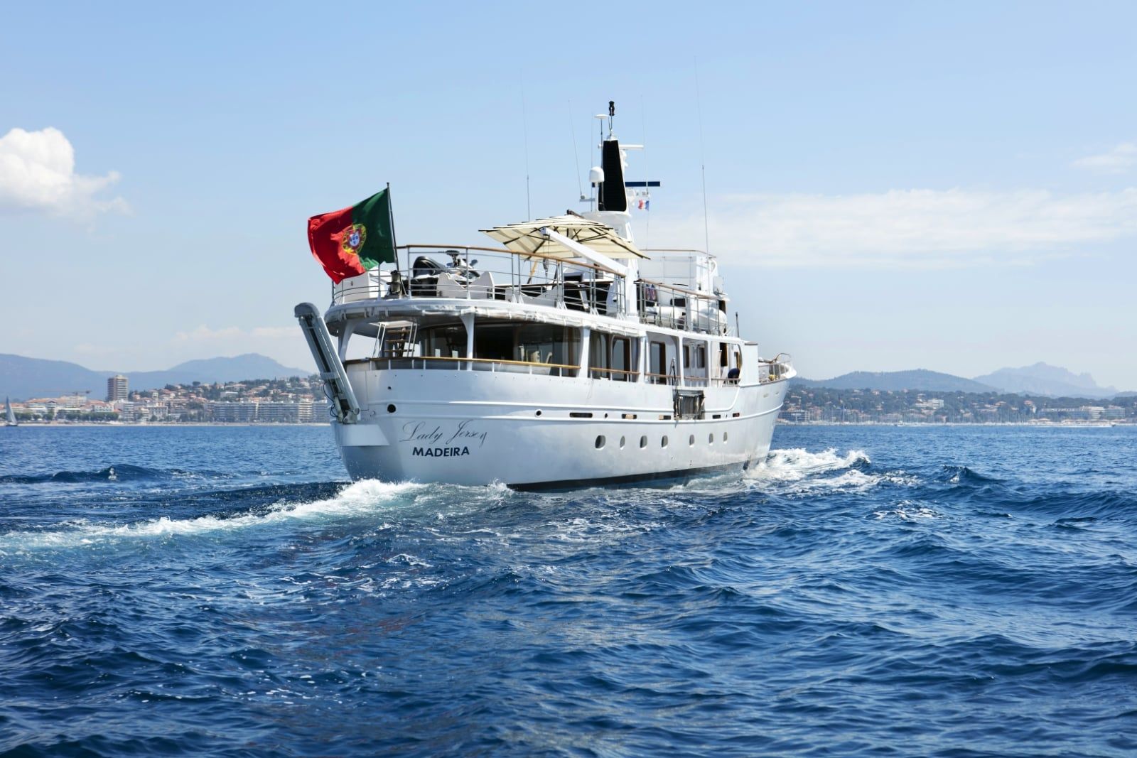 M/Y LADY JERSEY (3/4)