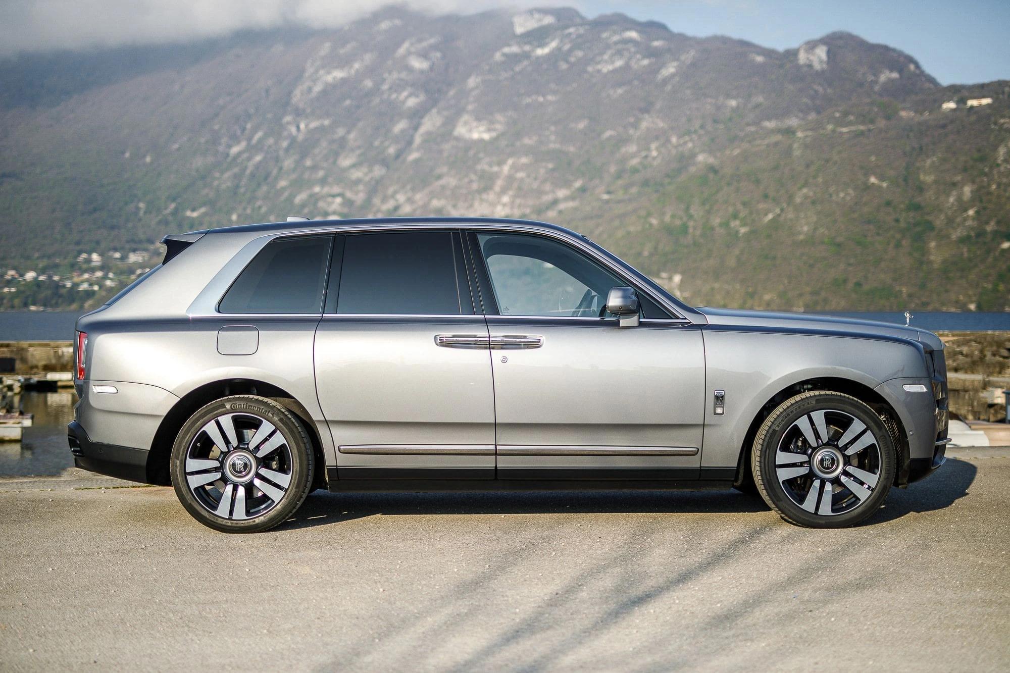 Rolls Royce Cullinan (10/12)