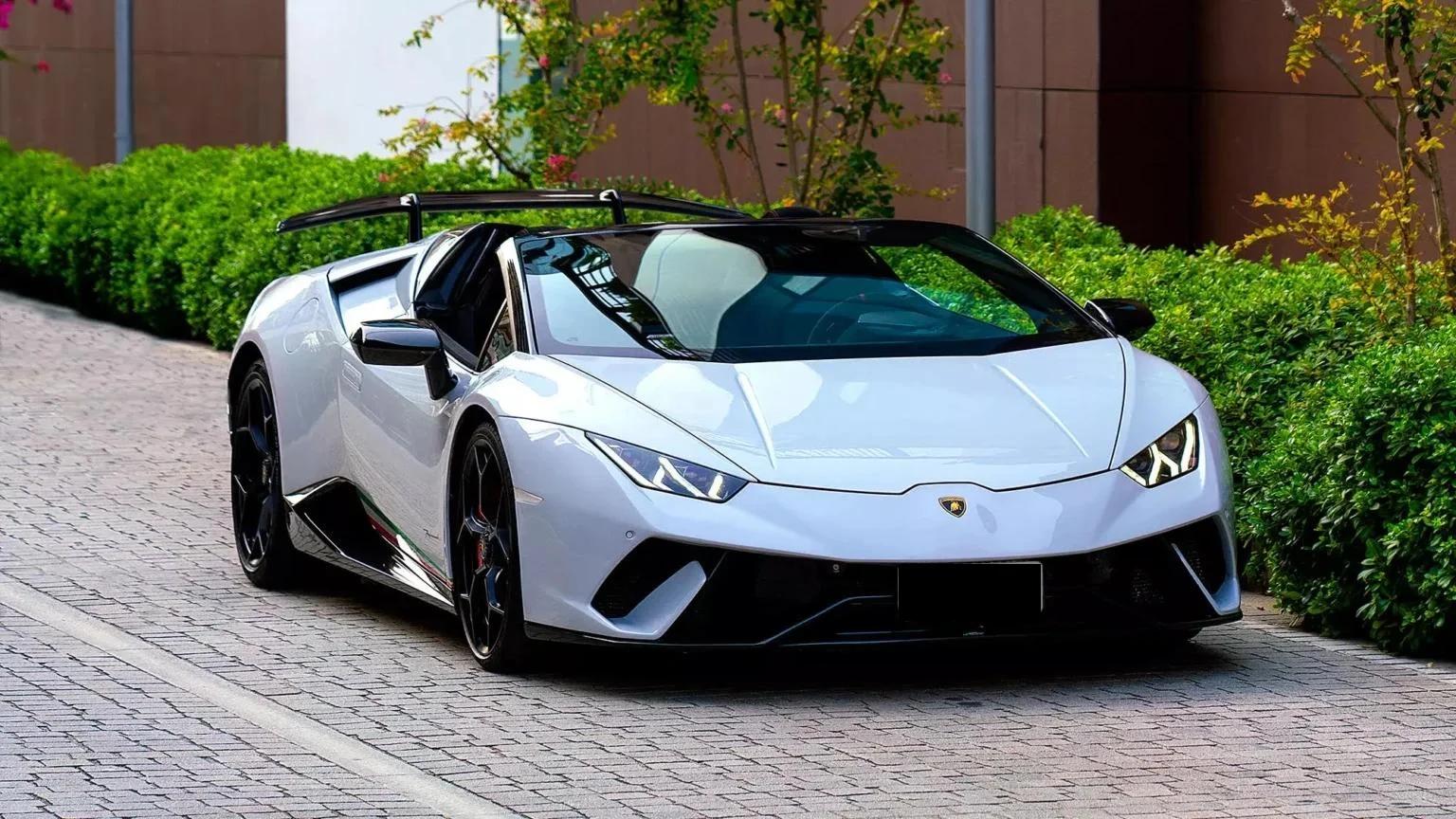 Lamborghini Huracán Performante Spyder (2/7)