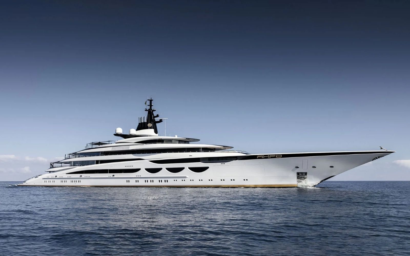 M/Y AHPO (1/4)