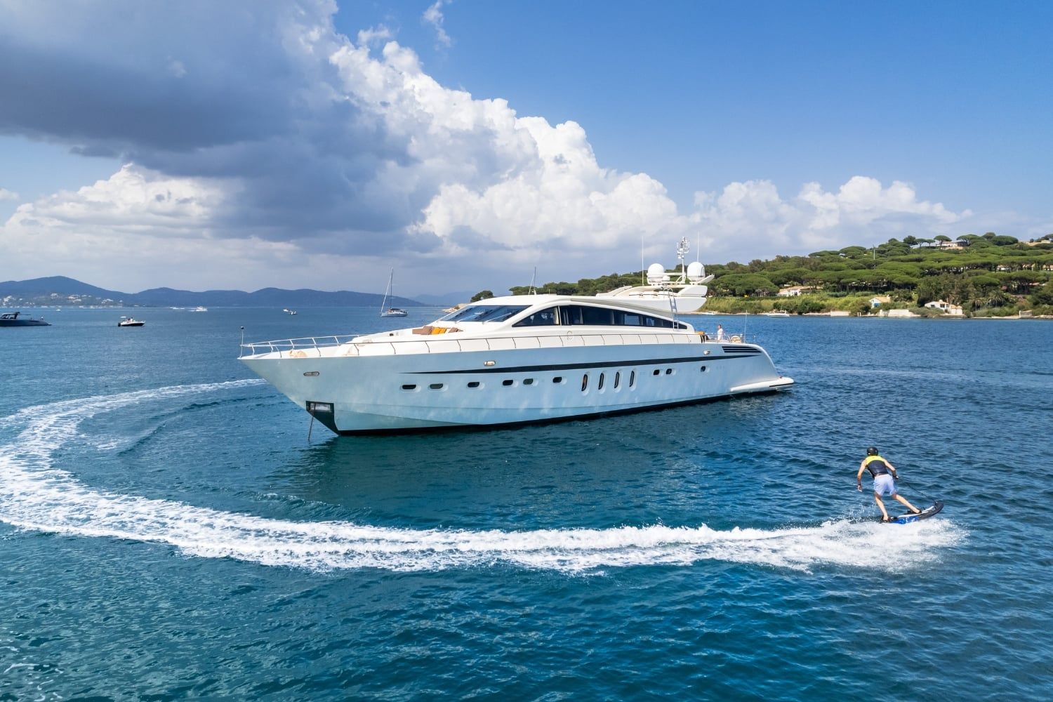 M/Y ECLAT (1/4)