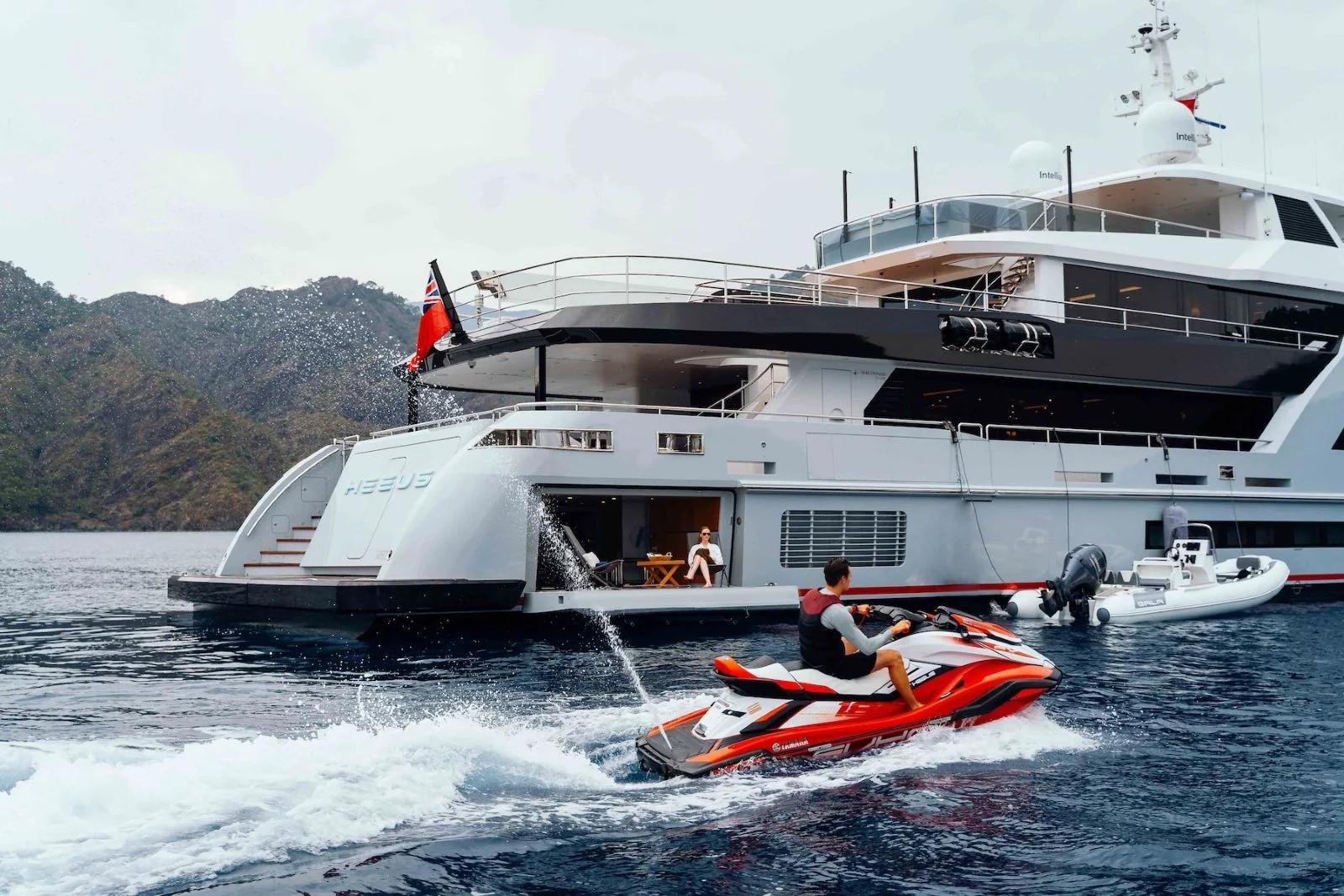 M/Y HEEUS (3/4)
