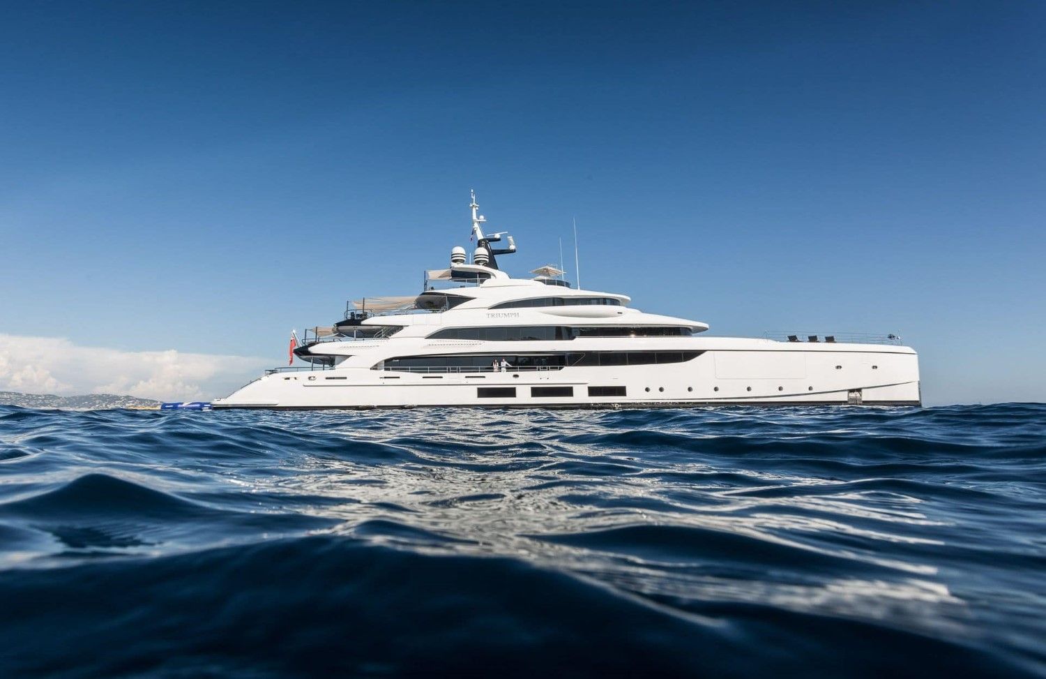 M/Y TRIUMPH (2/4)