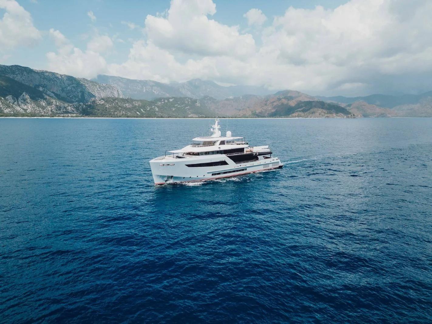 M/Y HEEUS (1/4)