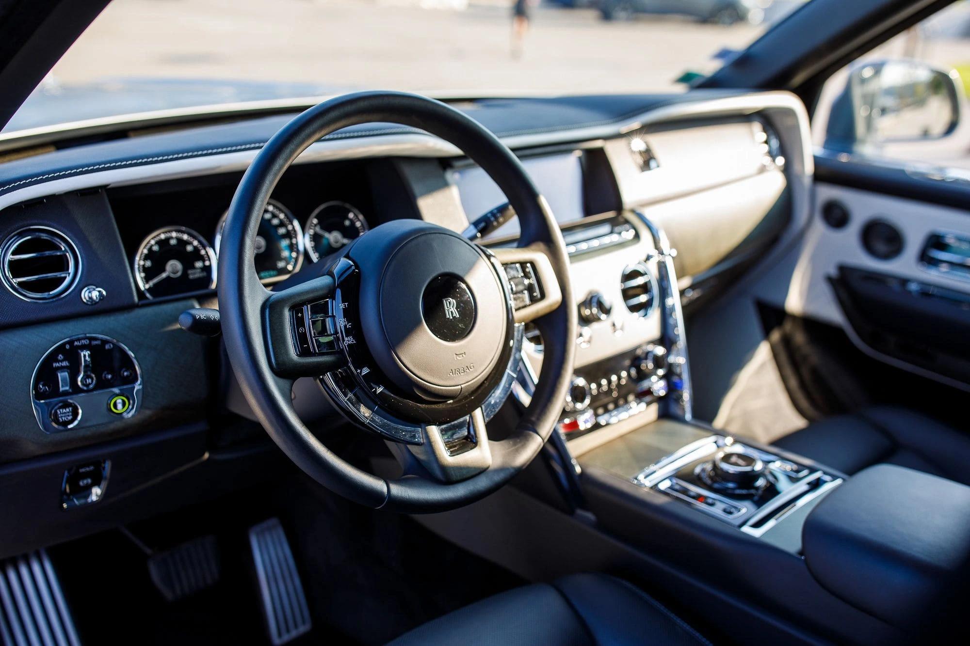 Rolls Royce Cullinan (4/12)