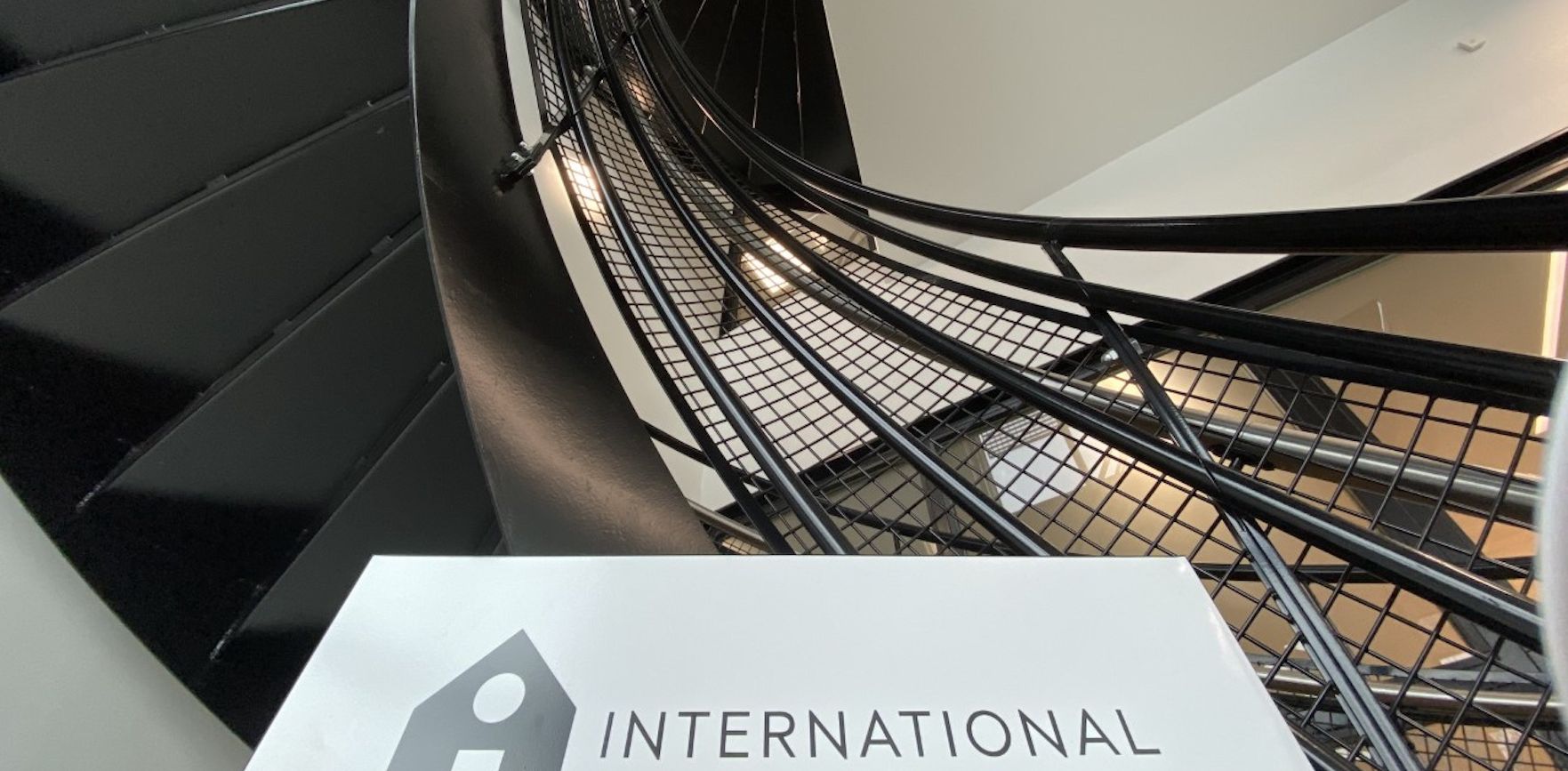 International House of Helsingin porraskäytävä.