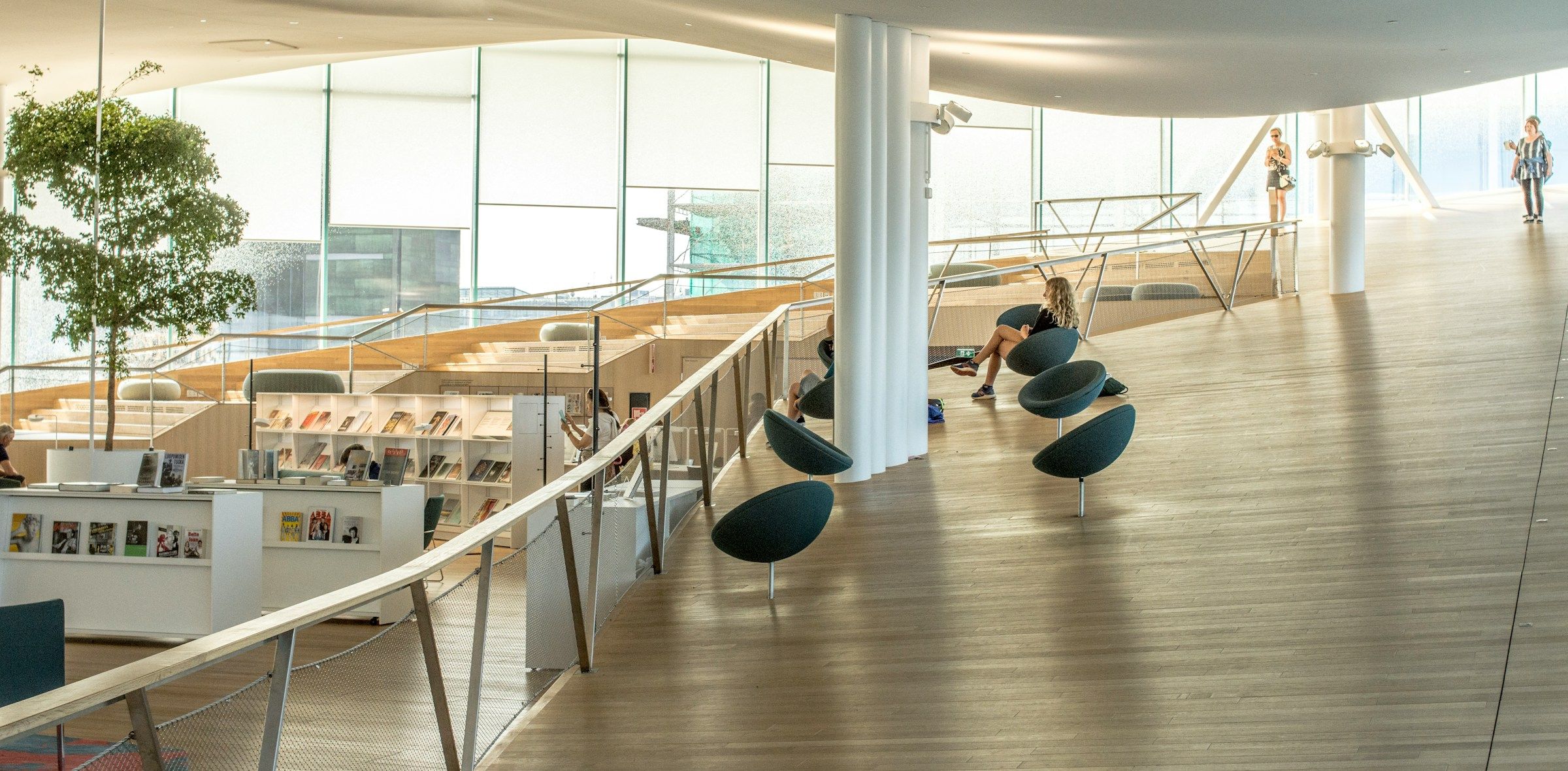 Avara kirjaston tila