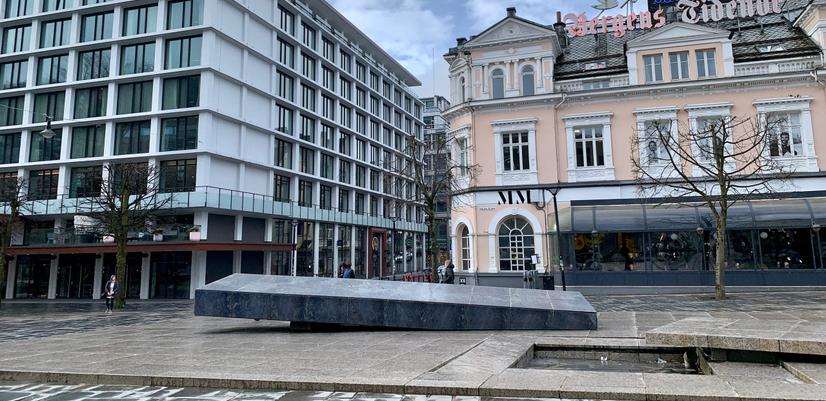 1994 gav Kavlifonden ”Den blå stenen” till Bergen stad.