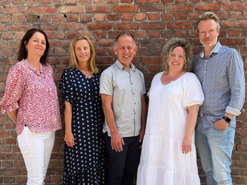 F. v. Tildelingsansvarlig for Kavlifondet, Guro Sundsby, daglig leder i Kavlifondet, Inger Elise Iversen, direktør i CEI, Arild Bjørndal, seniorrådgiver i CEI, Lise Corwin og tildelingsansvarlig i Kavlifondet, Rune Mørland. 