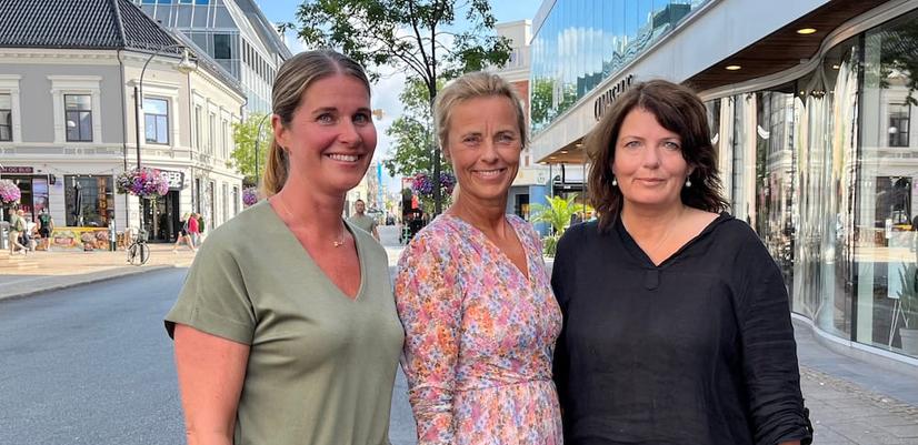 Fra venstre koordinator for utrullingen, klinisk sosionom Lene Holmen Berg, tidligere daglig leder i Kavlifondet, Inger Elise Iversen og leder for prosjektet, Åshild Haaland.