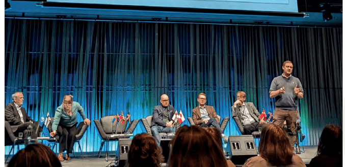Bjarne Hansen holder innlegg om samarbeidet om B4DT med islandske helsepersonell på Nordic Summit on Mental Health i Reykjavik i mars 2023.