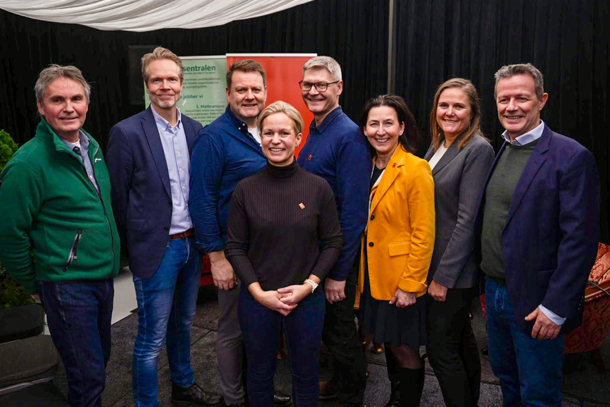 Sentrale samarbeidspartnere i prosjektet på åpningen. Daglig leder Matsentralen Rogaland, Tor Jan Bredenbekk, tildelingsansvarlig i Kavlifondet, Rune Mørland, regionleder Region Vest i Kirkens Bymisjon, Inge Takle Mæstad, leder for samfunn og utvikling, region vest i Kirkens Bymisjon, Arne Lynngård, prosjektleder for produksjonskjøkkenet, Kirkens Bymisjon, Mariann Iversen Hellesø, generalsekretær i Kirkens Bymisjon, Adelheid Firing Hvambsal, daglig leder i Matsentralen Vestland og styreleder i Matsentralen, Monica Fuhr, og konsernsjef i Norgesgruppen, Runar Hollevik. 
