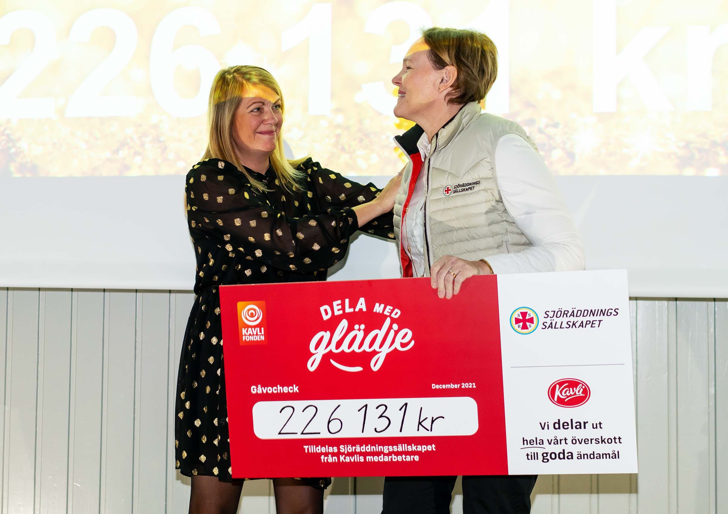 DELAR MED GLÄDJE:
