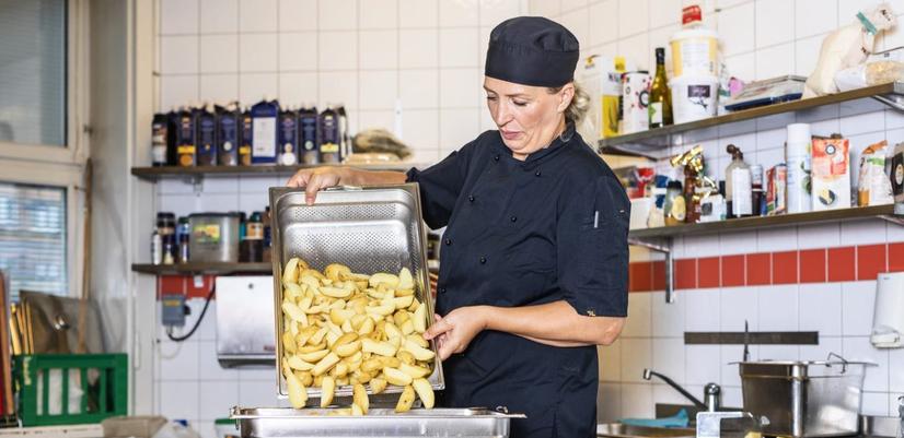 Food preperation in the kitchen
