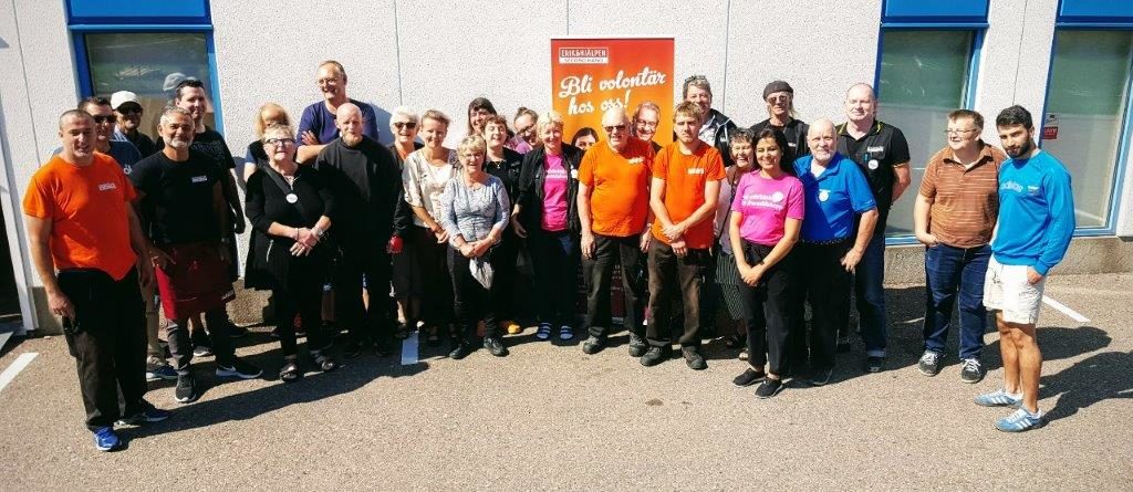 Group photo of staff and management at Erikshjälpen’s second-hand shop in Helsingborg.