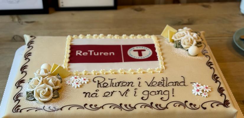 Marsipankake med teksten: ReTuren i Vestland når er vi i gang