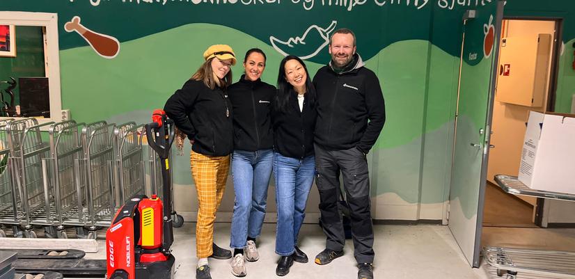 Från vänster Matsentralens Ida M. Cowell och Anne Marthe Bratthammer, Hanne Eide Andersen från Kavlifondet och verkställande direktör på Matsentralen Oslo, Cristiano Aubert.