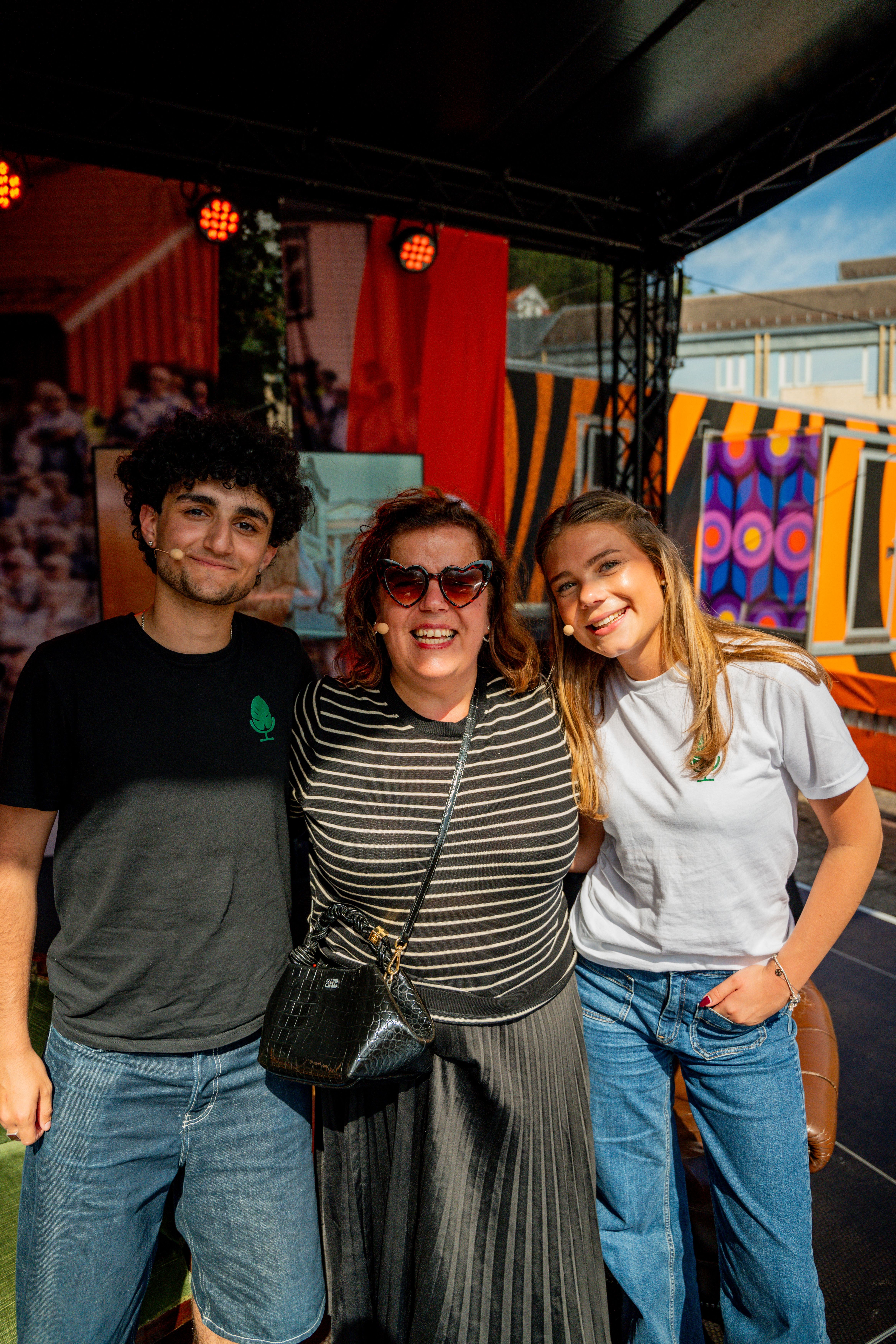 Else Kåss Furuseth (centre) with two young people from Jungeltelegraf1.