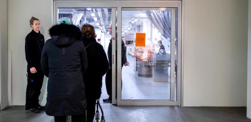 People queuing outside Matmissionen, Stockholm