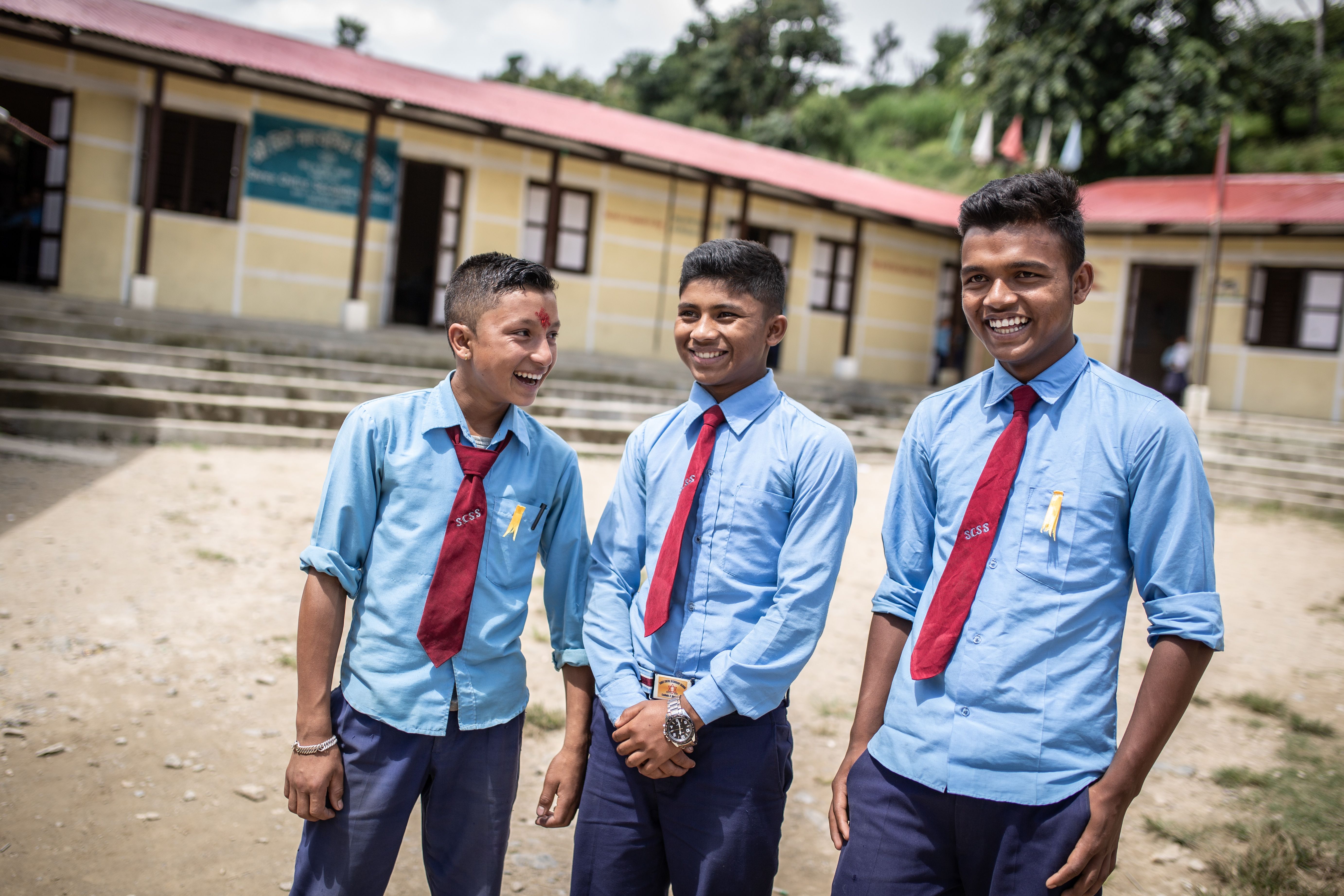 Elevene Kabindev, Suraj og Hero (alle 15 år) er engasjert i skoledemokratiet ved skolen sin i Dolakha.
