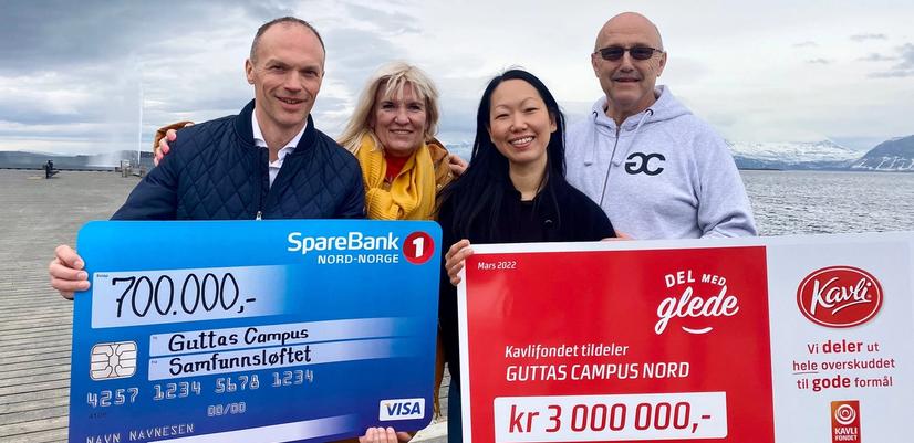 Från vänster: Trond Harila (SpareBank 1), Kari-Anne Opsal (Arbetarpartiet), borgmästare i Harstad, Hanne Eide Andersen (Kavli Trust) och Omar Mekki, verkställande direktör för Guttas Campus.