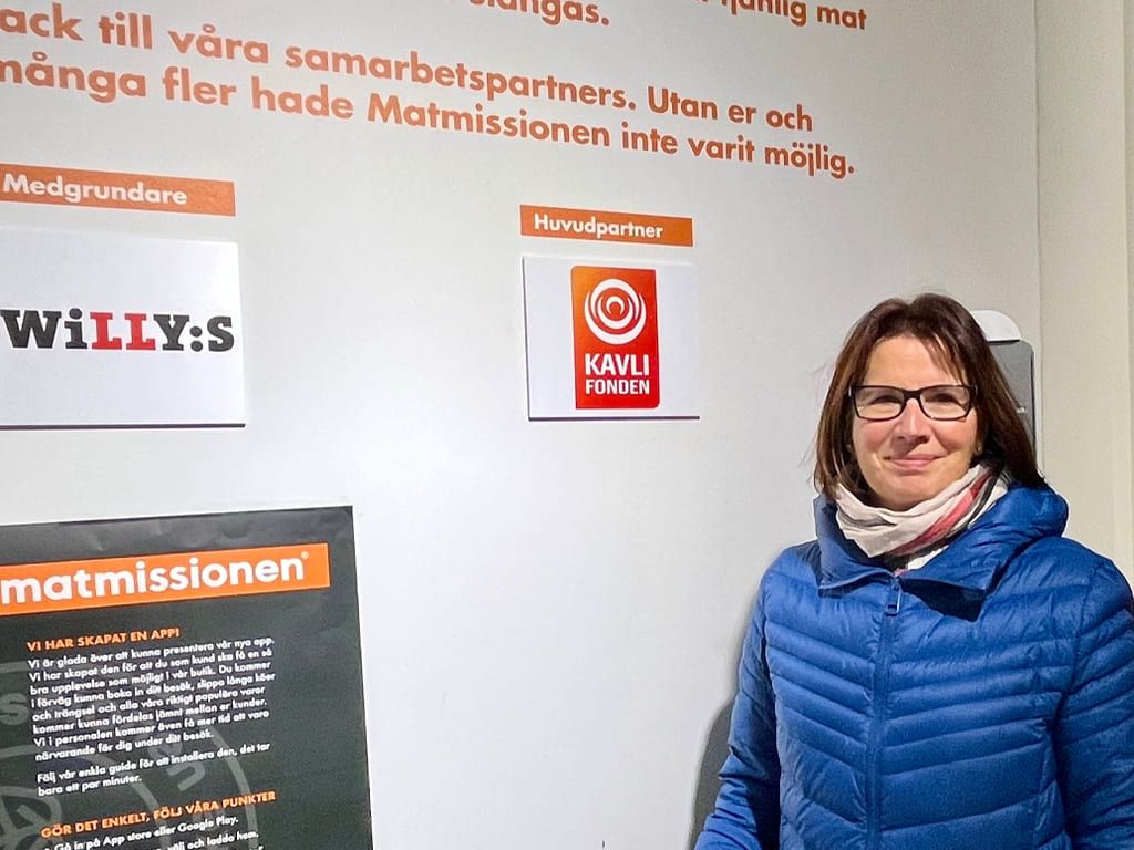 Styremedlem Solfrid Lind var med på prosjektbesøket hos Skåne Stadsmission i november 2022. Her ved entreen til Matmissionen. 