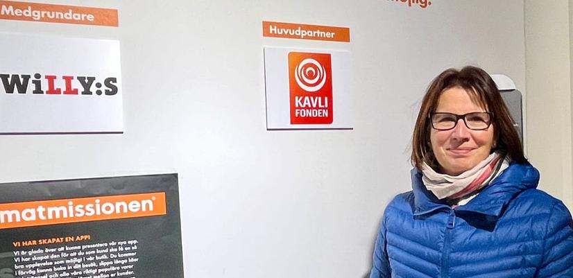 Styremedlem Solfrid Lind var med på prosjektbesøket hos Skåne Stadsmission i november 2022. Her ved entreen til Matmissionen.