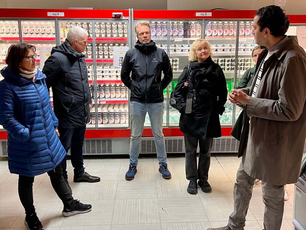 Fra besøket i Matmissionens butikk.